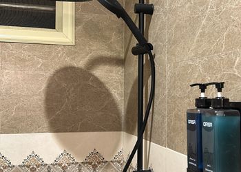 شاليه بصالة جلوس وجلسة خارجية