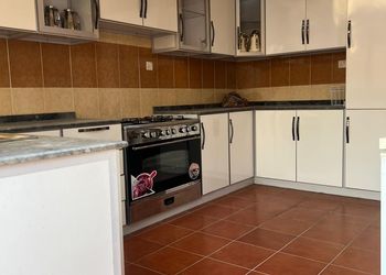 استراحة بمسطح اخضر ومجالس