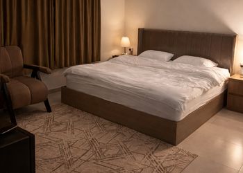 استديو بسرير ماستر وأثاث مريح 