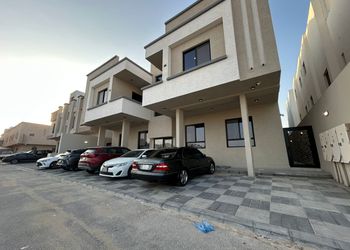 شقة بغرفتين نوم وصالة