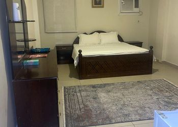 استديو بأثاث مريح وبسيط 