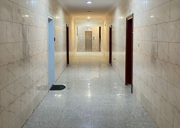 شقة بصالة مريحة ودخول ذاتي 