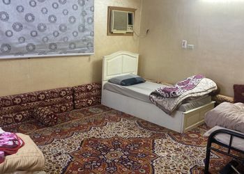 استراحة بجلسة خارجية ومسطح اخضر