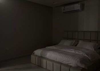 استديو بسرير ماستر وجلسة جانبية 