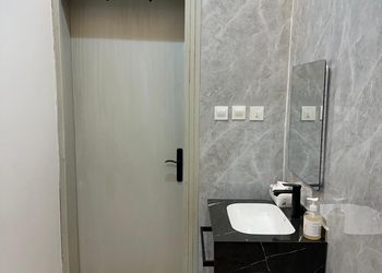 استديو بسرير ماستر وجلسة جانبية 