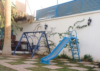 شاليه بجلسة خارجية وأجواء ممتعة 