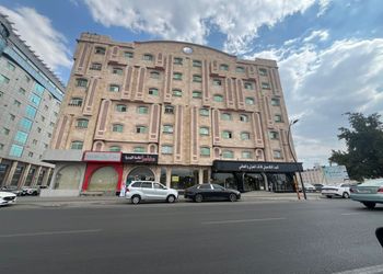 شقة بغرفتين نوم وصالة 