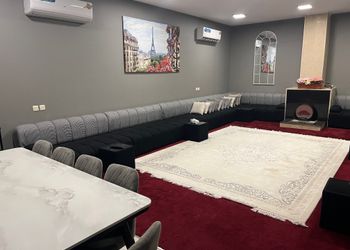 استراحة بمسطح اخضر ومجالس