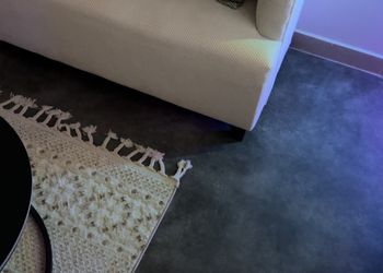 استديو بسرير ماستر وأثاث مريح 