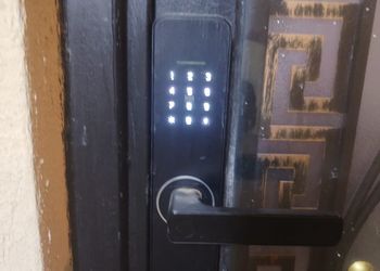 شقة بغرفة معيشة وغرفة نوم 