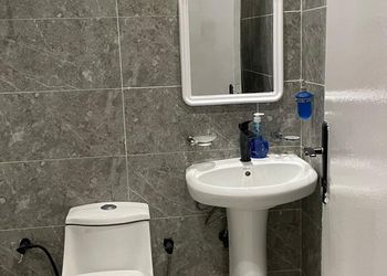 شقة بغرفة معيشة وغرفة نوم 