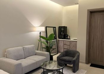 استديو بأثاث مريح وبسيط 