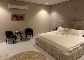 شقة بصالة مريحة وغرفتين نوم 