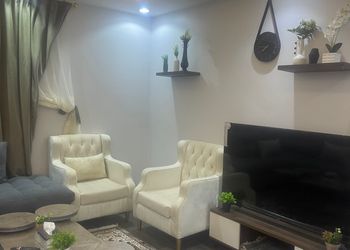 شقة بغرفة معيشة وغرفة نوم 