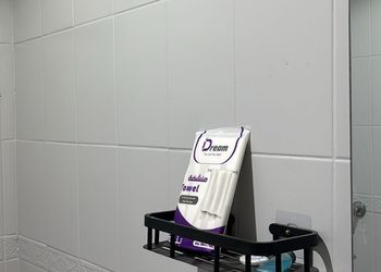 استديو بأثاث مريح وبسيط 