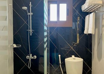 شقة بغرفتين نوم وغرفة جلوس 
