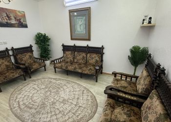 شقة بغرفة جلوس وغرفتين نوم 