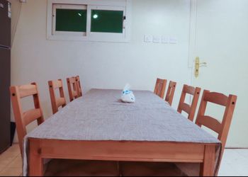 مزرعة بجلسة خارجية ومسطح اخضر