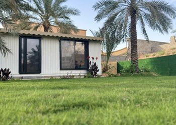 مزرعة بمناظر خلابة وجلسات خارجية 