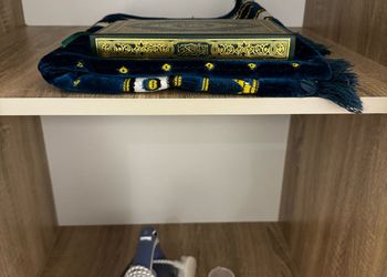 شقة بدخول ذاتي وصالة أنيقة 