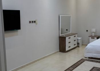 استديو بسرير ماستر وجلسة جانبية
