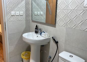 شاليه بمسطح اخضر ومسبح 