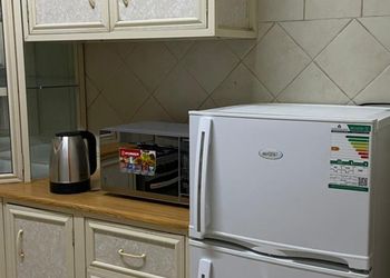 شقة بغرفة جلوس وغرفتين نوم 