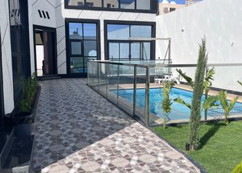 شاليه بمسطح اخضر
