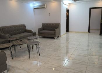 استراحة بصالة جلوس وفناء خارجي
