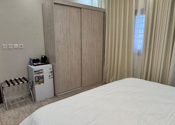استديو بسرير ماستر وأثاث مريح 
