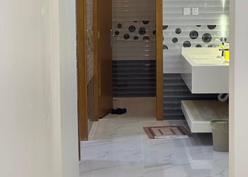 شقة بغرفتين نوم وأثاث مريح