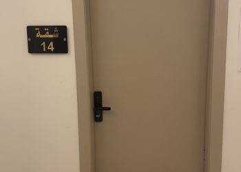 استديو انيق بجلسه جانبيه ودخول ذاتي 