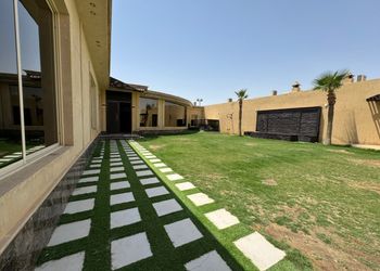 شاليه بمسطح اخضر