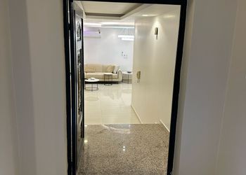 شقة بغرفة جلوس وغرفتين نوم 