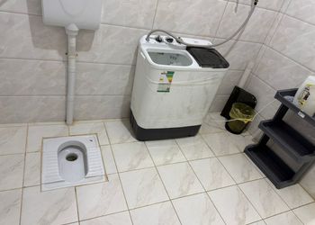 شقة بغرفة معيشة وغرفتين نوم 