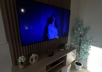 استديو بأثاث مريح وبسيط 