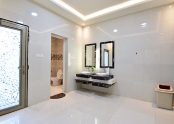 شاليه بجلسة خارجيه وركن شواء