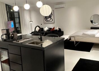 استديو بتصميم هادئ وسرير مريح