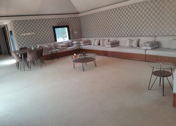 استراحة بمسطح اخضر ومجالس