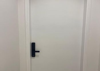 استديو بسرير ماستر وجلسة جانبية 