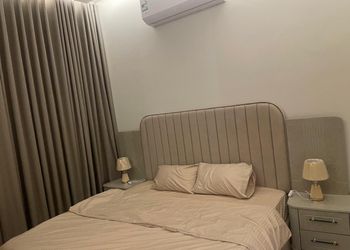 شقة بغرفة معيشة وغرفة نوم 