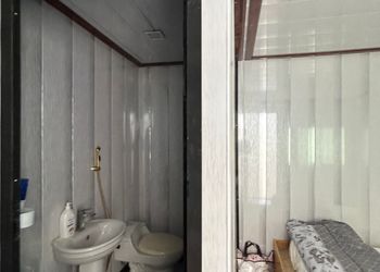 استديو بأثاث مريح وبسيط 