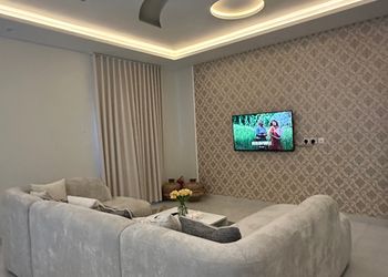 استديو بسرير ماستر وجلسة جانبية