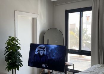 استديو بدخول ذاتي وتصميم هادئ 