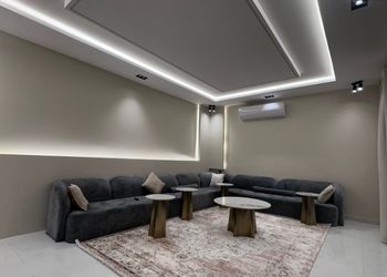 شاليه بتصميم أنيق ومسبح خارجي 