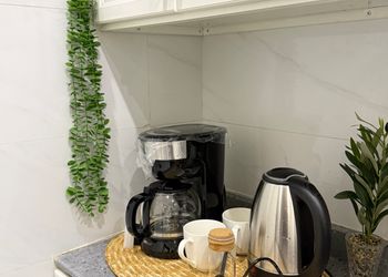 شقة بغرفة معيشة وغرفة نوم 
