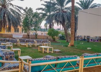 مزرعة بجلسة خارجية+ بروجكتر