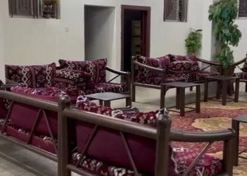 مزرعة بأجواء جميلة ومجالس واسعة
