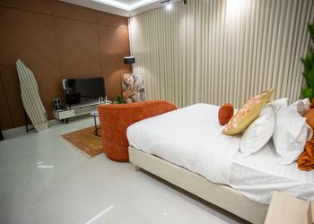 استديو بأثاث مريح وبسيط 