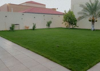 شاليه بألعاب مائية ومسطح اخضر